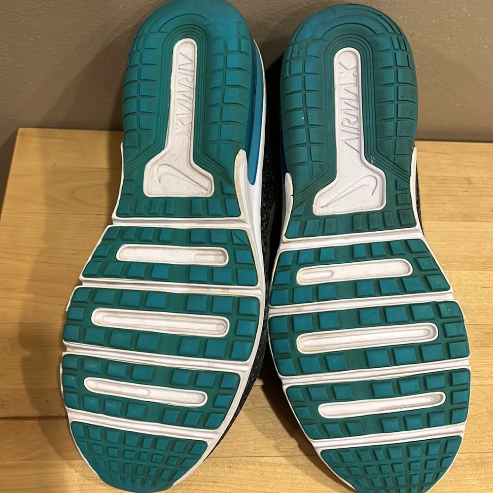 Nike AirMax Running Shoes, size 6 - Picture 7 of 12